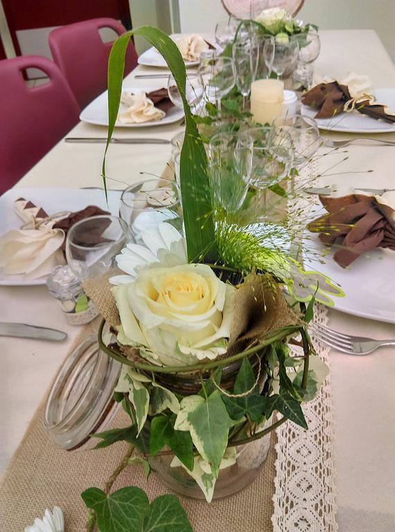 décoration-table-fleur-blanc